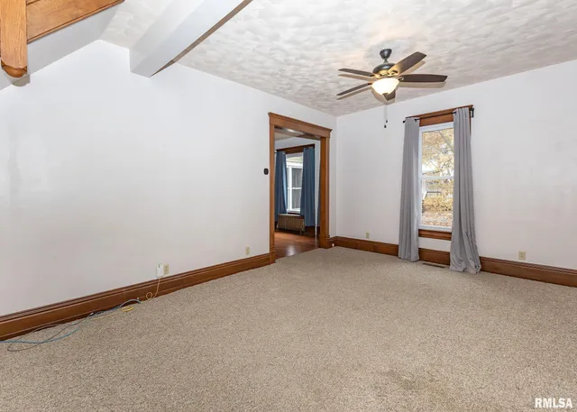 $141,900 | 307 East Court Street, Cambridge, IL 61238