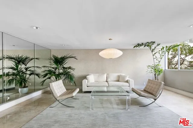 $1,200,000 | 17366 Sunset Boulevard, Unit 206, Pacific Palisades, CA 90272