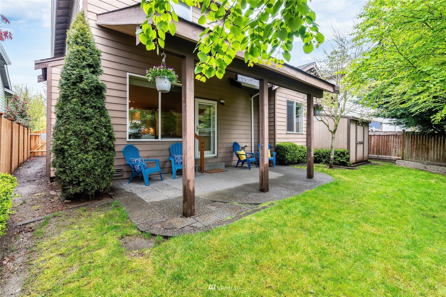 3710 222nd Place Southeast Bothell, WA 98021 - Photo 32 of 37 a front view of a house with garden