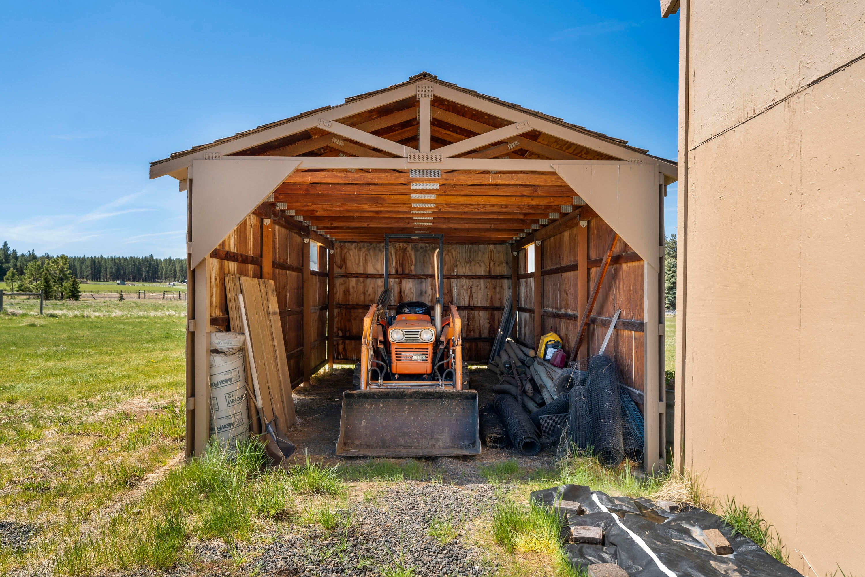 20875 Sholes Road Bend, OR 97702 - Photo 84 of 88 Covered outside storage area