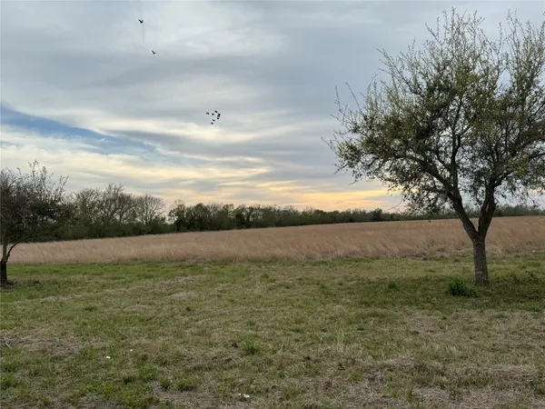 $399,000 | 3 County Road 46, Angleton, TX 77515
