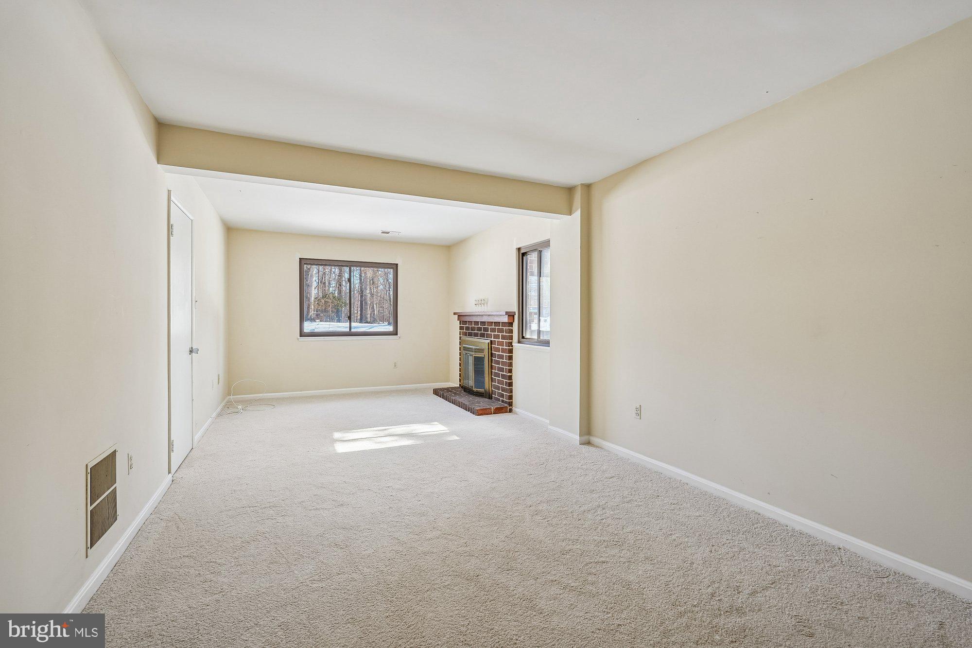 14920 Chestnut Ridge Court North Potomac, MD 20878 - Photo 21 of 32 an empty room with windows and cabinet