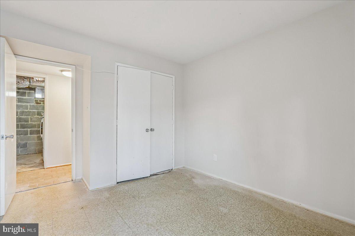 14920 Chestnut Ridge Court North Potomac, MD 20878 - Photo 24 of 32 a view of an empty room
