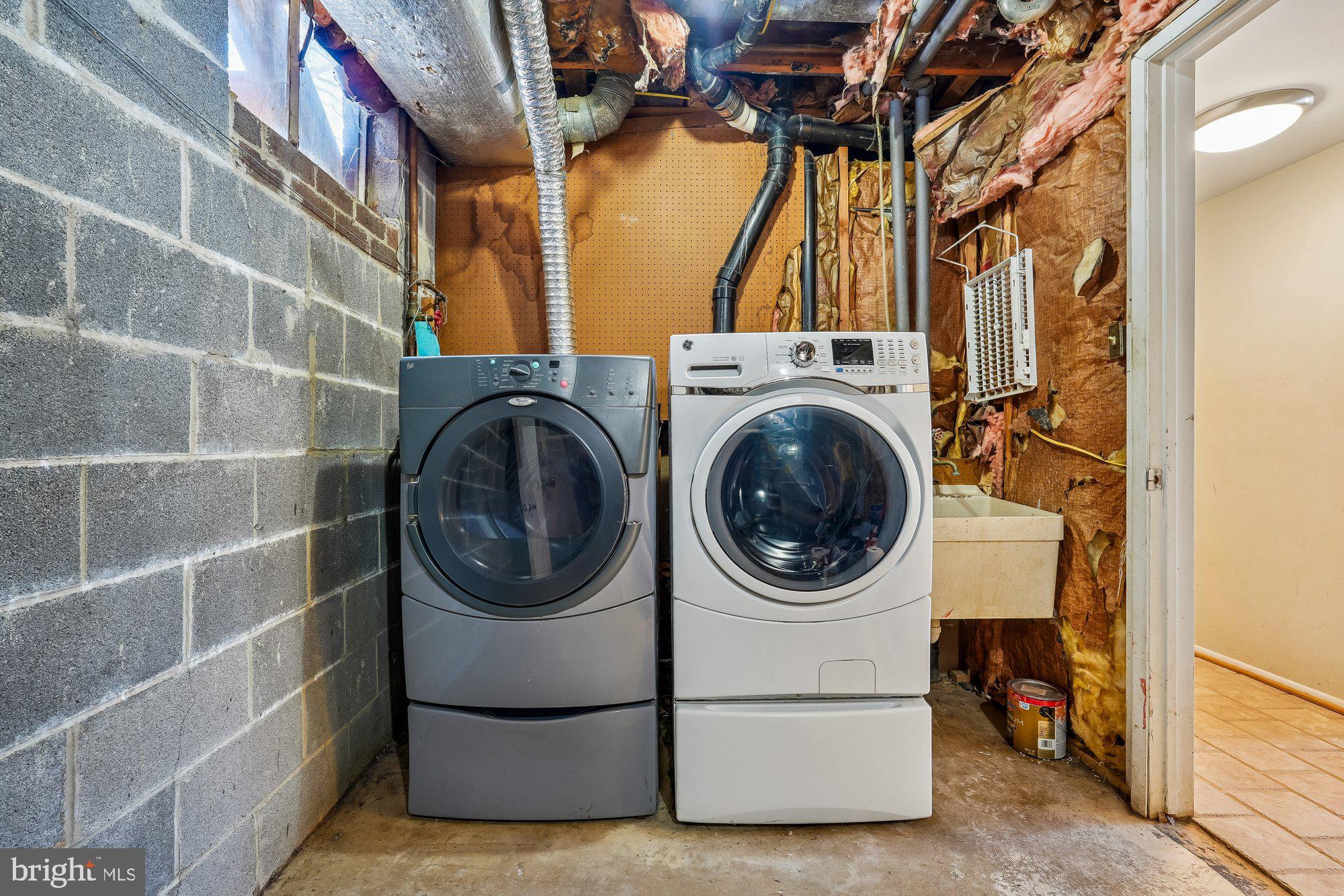 14920 Chestnut Ridge Court North Potomac, MD 20878 - Photo 26 of 32 a utility room with dryer and washer