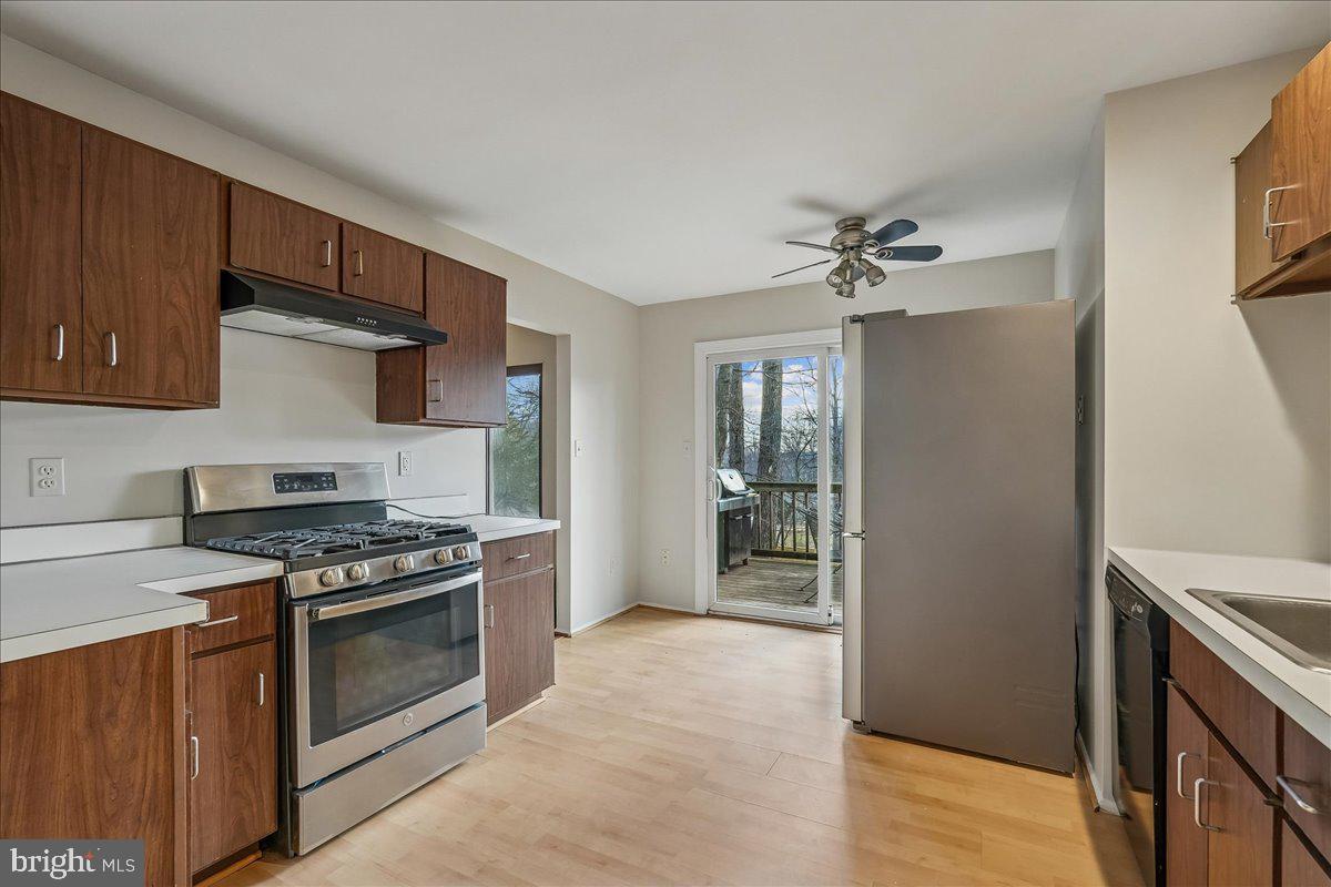14920 Chestnut Ridge Court North Potomac, MD 20878 - Photo 8 of 32 a kitchen with stainless steel appliances a stove and a refrigerator