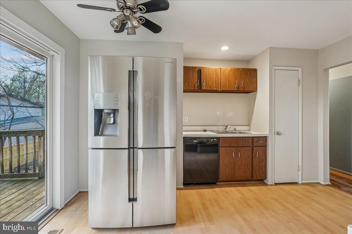 14920 Chestnut Ridge Court North Potomac, MD 20878 - Photo 9 of 32 a kitchen with stainless steel appliances granite countertop a refrigerator a sink and a stove