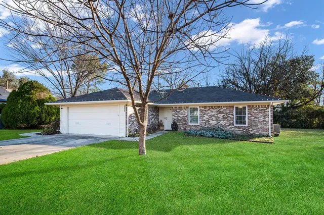 $299,900 | 2000 Navajo Street, Denton, TX 76209