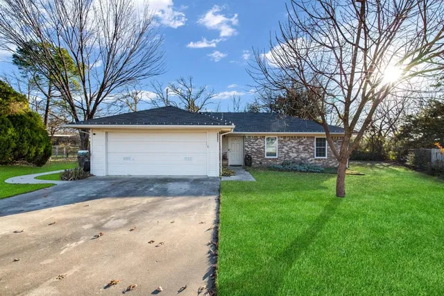 $299,900 | 2000 Navajo Street, Denton, TX 76209