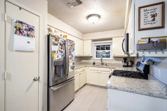 $299,900 | 2000 Navajo Street, Denton, TX 76209