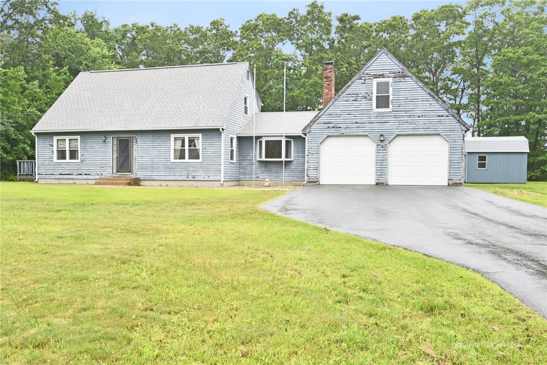 Front View, Driveway, 2-Car Garage