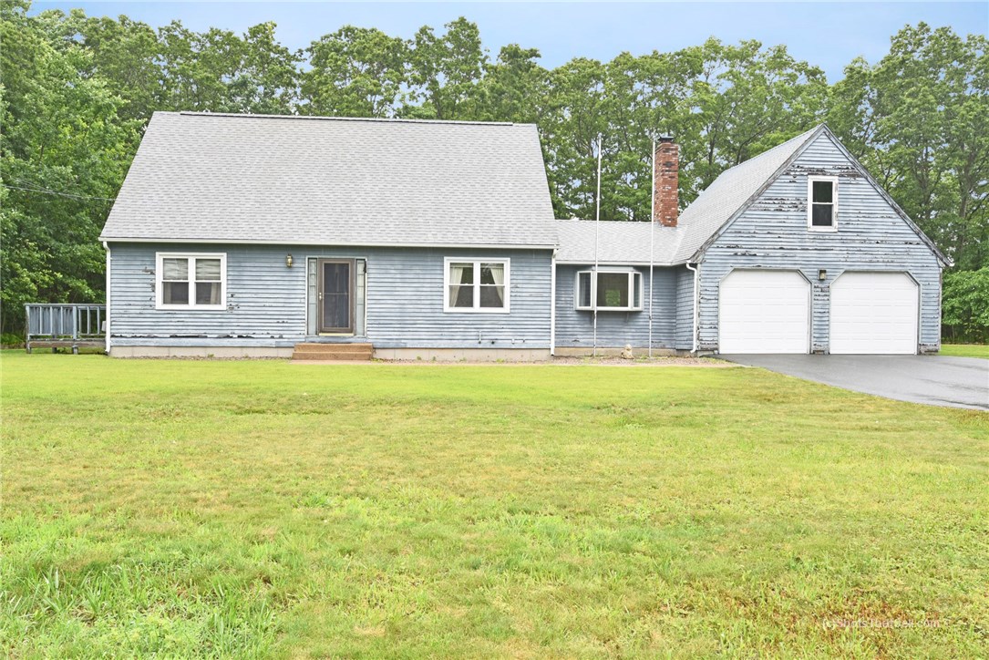 271 Crompton Road East Greenwich, RI 02818 - Photo 20 of 23 Front yard