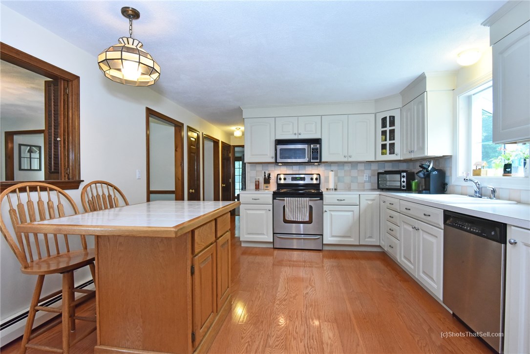 271 Crompton Road East Greenwich, RI 02818 - Photo 5 of 23 Kitchen featuring stainless appliances