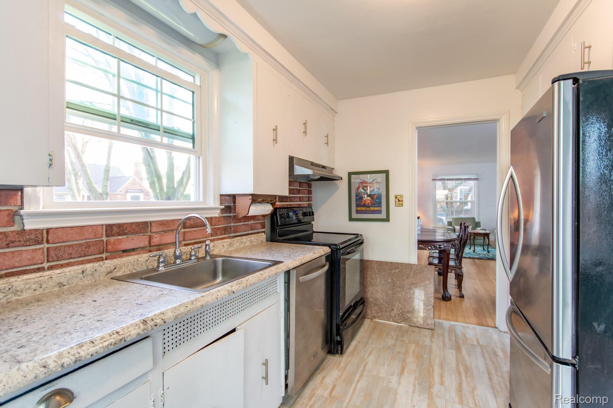 1197 Hawthorne Road Grosse Pointe, MI 48236 - Photo 6 of 21 DSC_1623.jpg