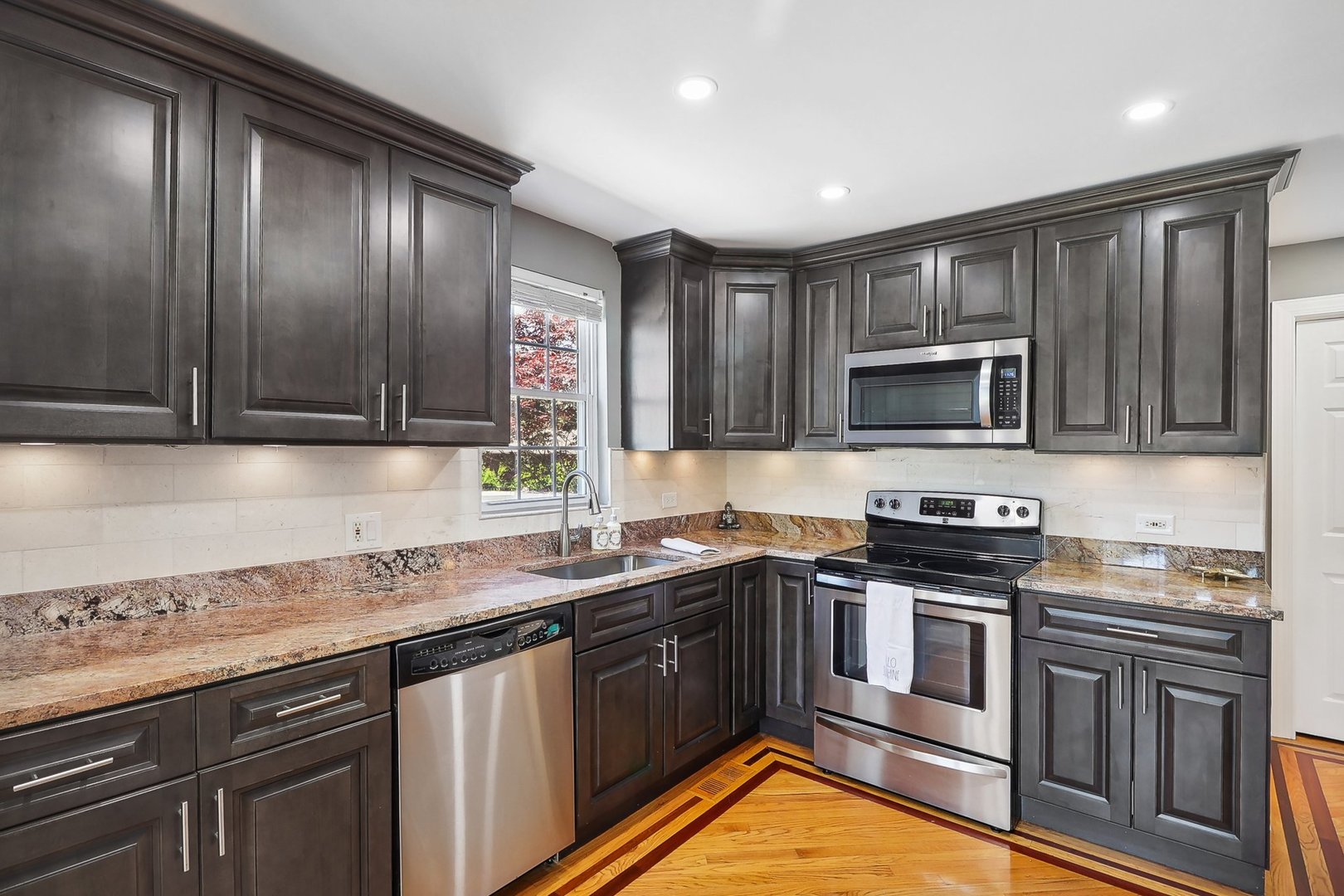 7320 Hamilton Avenue Burr Ridge, IL 60527 - Photo 14 of 56 Gallery Image 14