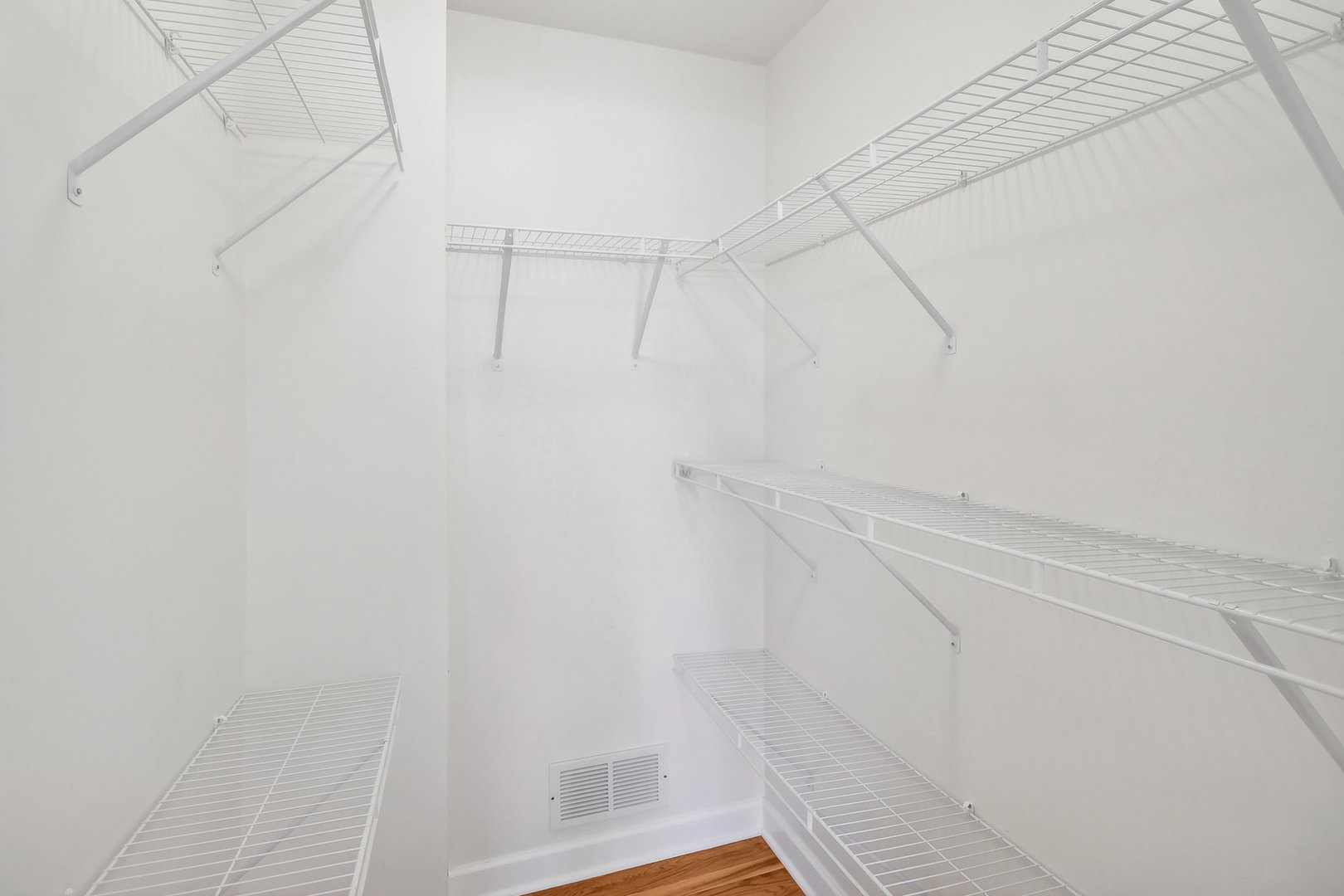 7320 Hamilton Avenue Burr Ridge, IL 60527 - Photo 20 of 56 Gallery Image 20