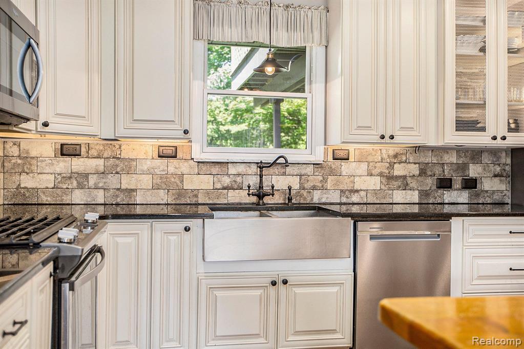 3350 South Latson Road Howell, MI 48843 - Photo 10 of 36
