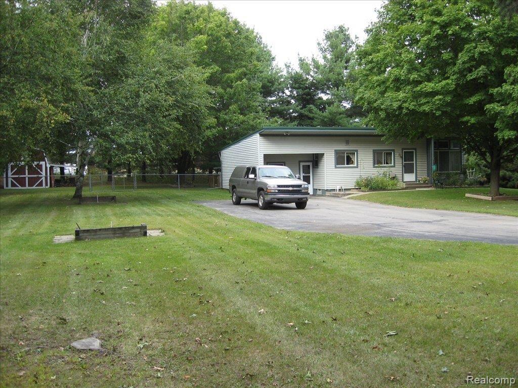3450 Middle Road Highland, MI 48357 - Photo 4 of 22 IMG_0358