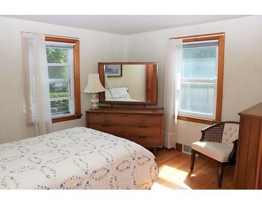 63 Thompson Road Weymouth, MA 02191 - Photo 4 of 13