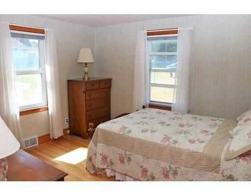 63 Thompson Road Weymouth, MA 02191 - Photo 5 of 13