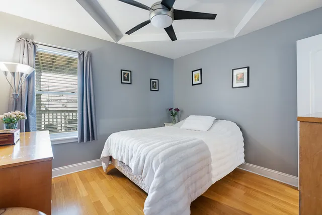 $245,000 | 3654 West Belle Plaine Avenue, Unit 303, Chicago, IL 60618