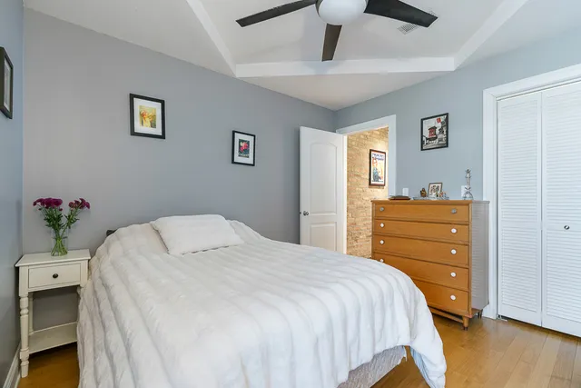 $245,000 | 3654 West Belle Plaine Avenue, Unit 303, Chicago, IL 60618