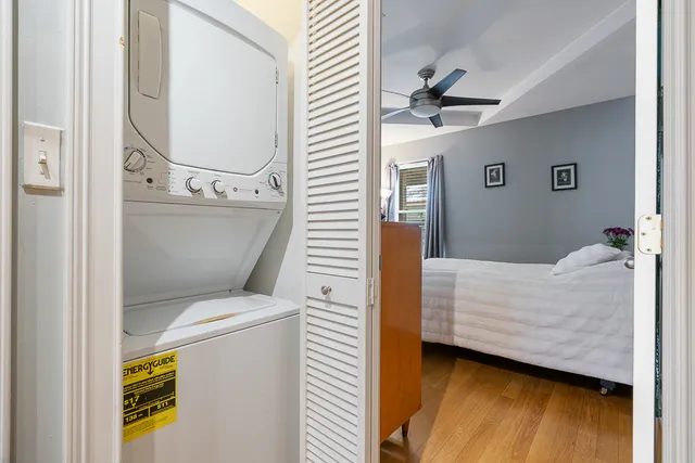 $245,000 | 3654 West Belle Plaine Avenue, Unit 303, Chicago, IL 60618