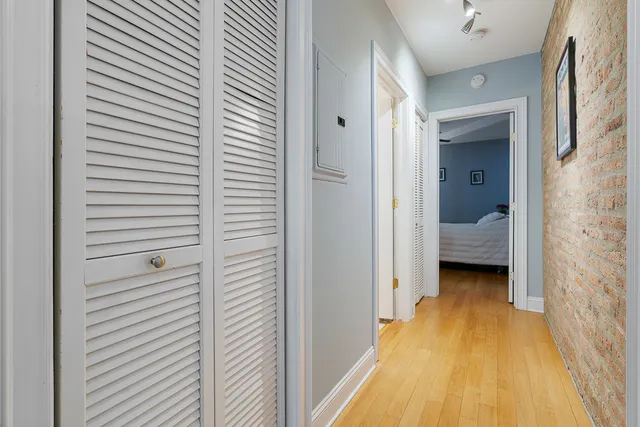 $245,000 | 3654 West Belle Plaine Avenue, Unit 303, Chicago, IL 60618