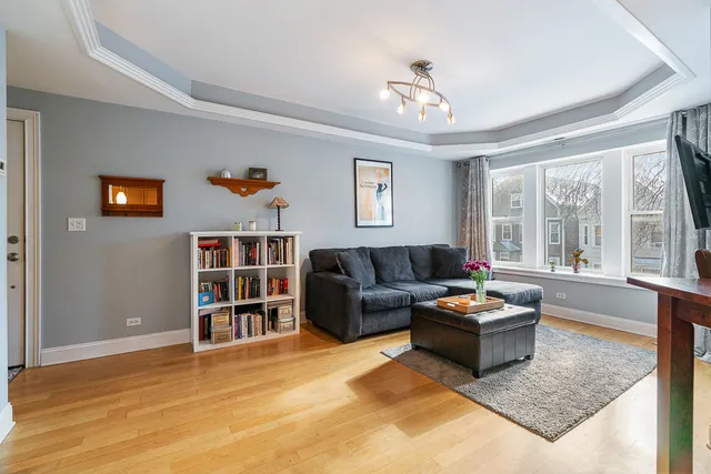 $245,000 | 3654 West Belle Plaine Avenue, Unit 303, Chicago, IL 60618