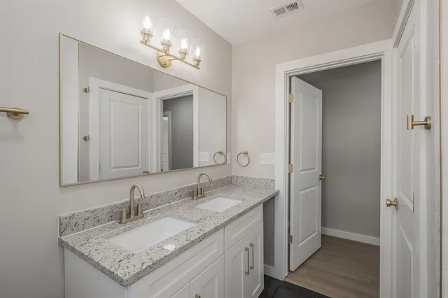 $594,900 | 100 Crestwood Drive, Fort Worth, TX 76107