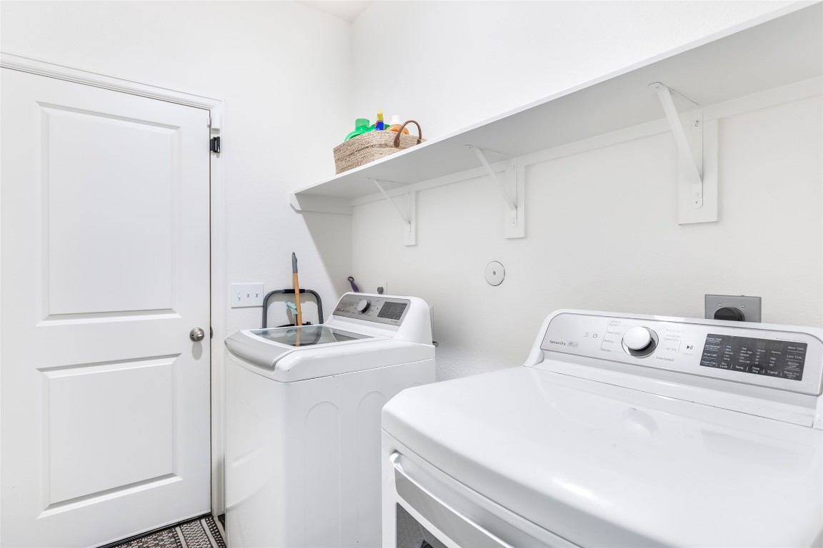 28319 Peppard Lane Huffman, TX 77336 - Photo 23 of 30 a bathroom with a sink and mirror