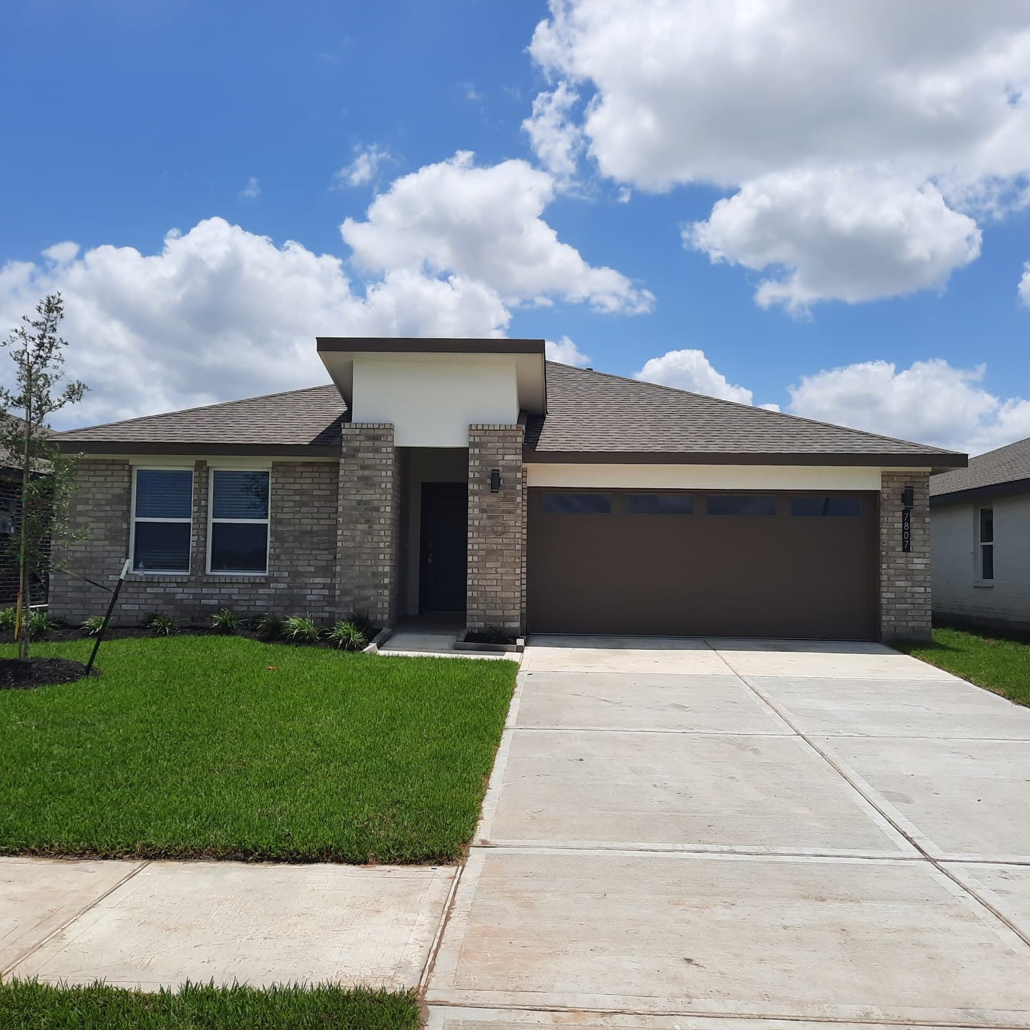7918 Murciana Drive Rosharon, TX 77583 - Photo 1 of 21 a front view of a house with a garden