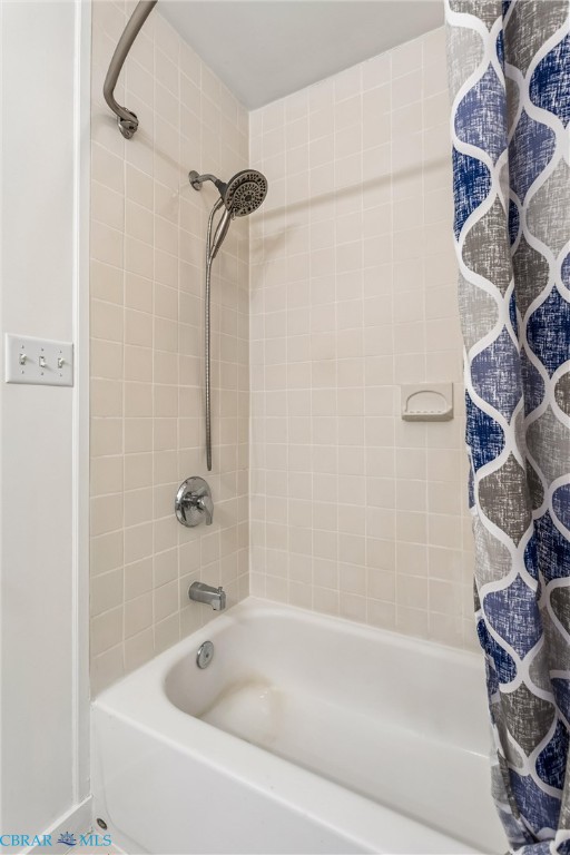 172 Sturgeon Creek Road Deltaville, VA 23043 - Photo 34 of 50 Full bathroom featuring shower / tub combo with curtain