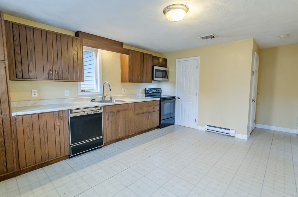 18 Rear Perkins Street, Unit 18 Peabody, MA 01960 - Photo 12 of 36 Gallery Image 12