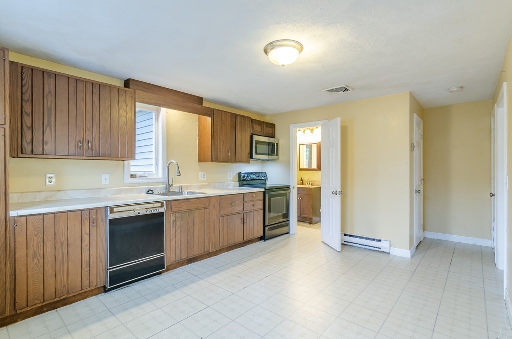 18 Rear Perkins Street, Unit 18 Peabody, MA 01960 - Photo 14 of 36 Gallery Image 14