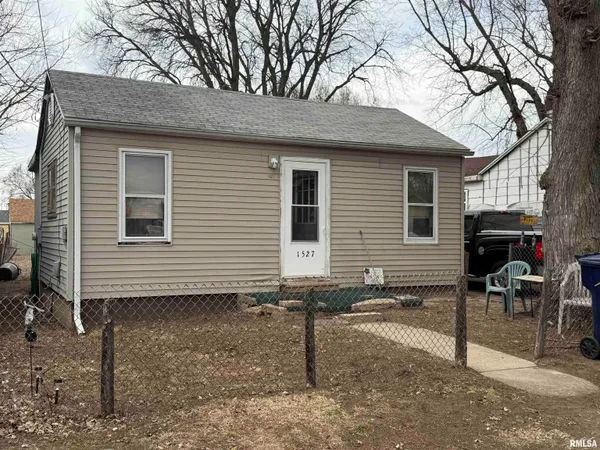 $60,000 | 1527 Martin Drive, Pekin, IL 61554