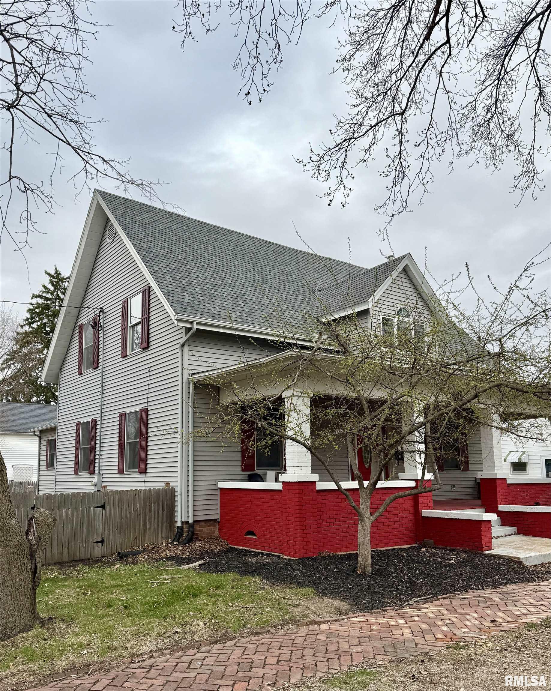 121 East Court Street Farmington, IL 61531 - Photo 2 of 19