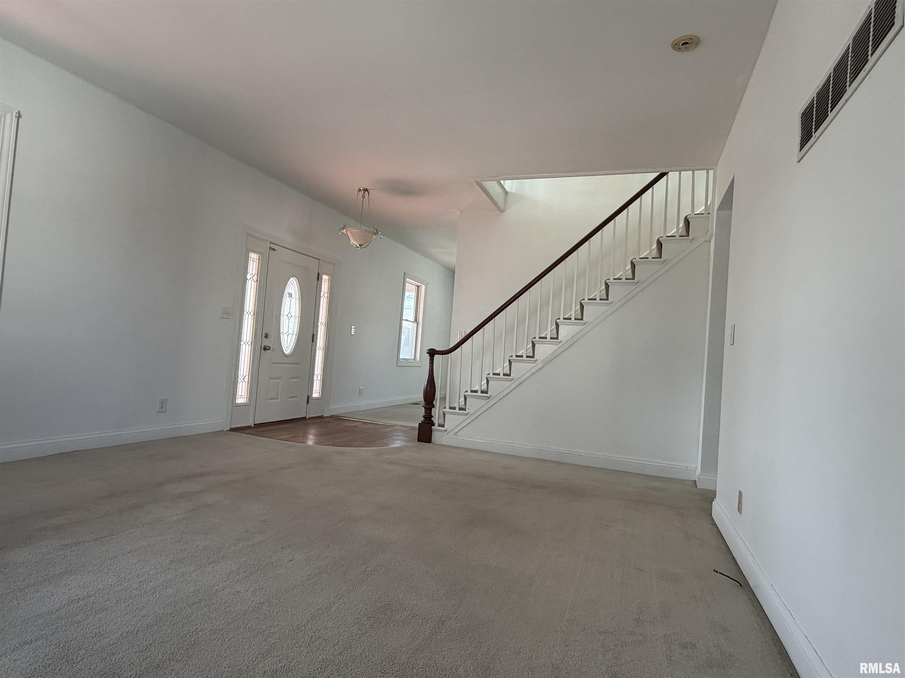 121 East Court Street Farmington, IL 61531 - Photo 4 of 19