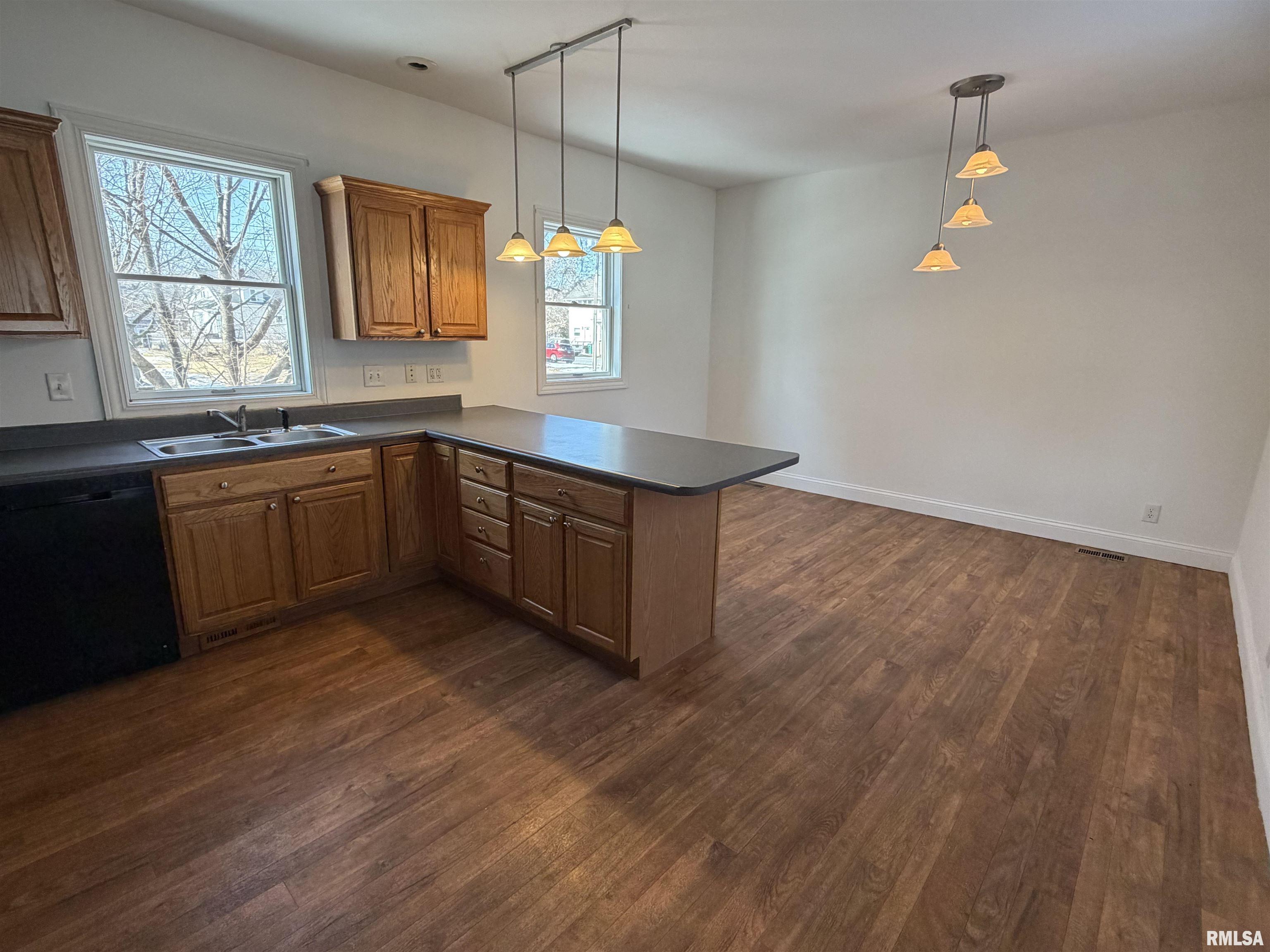 121 East Court Street Farmington, IL 61531 - Photo 8 of 19