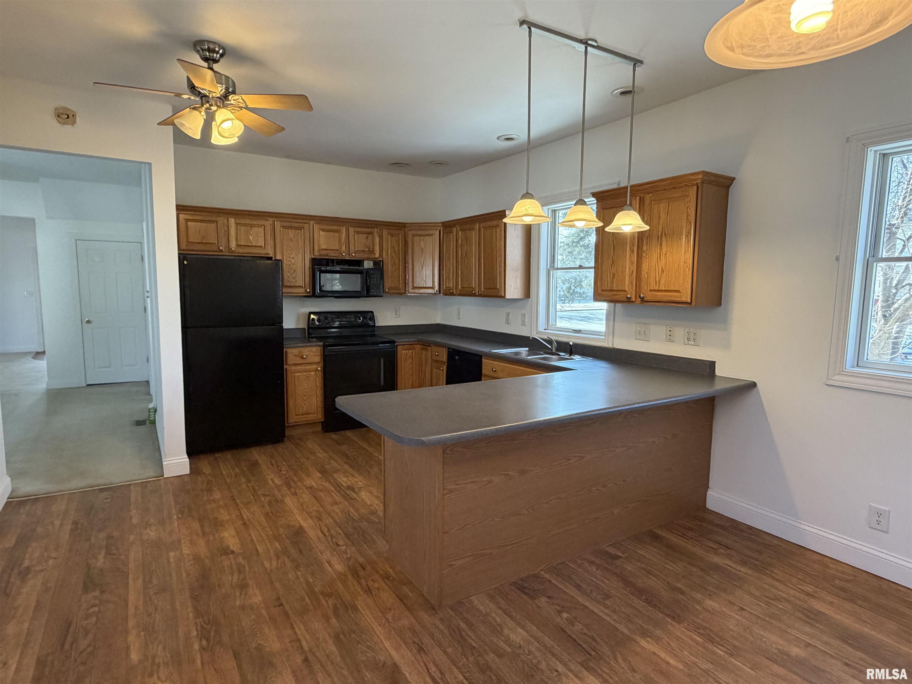 121 East Court Street Farmington, IL 61531 - Photo 9 of 19