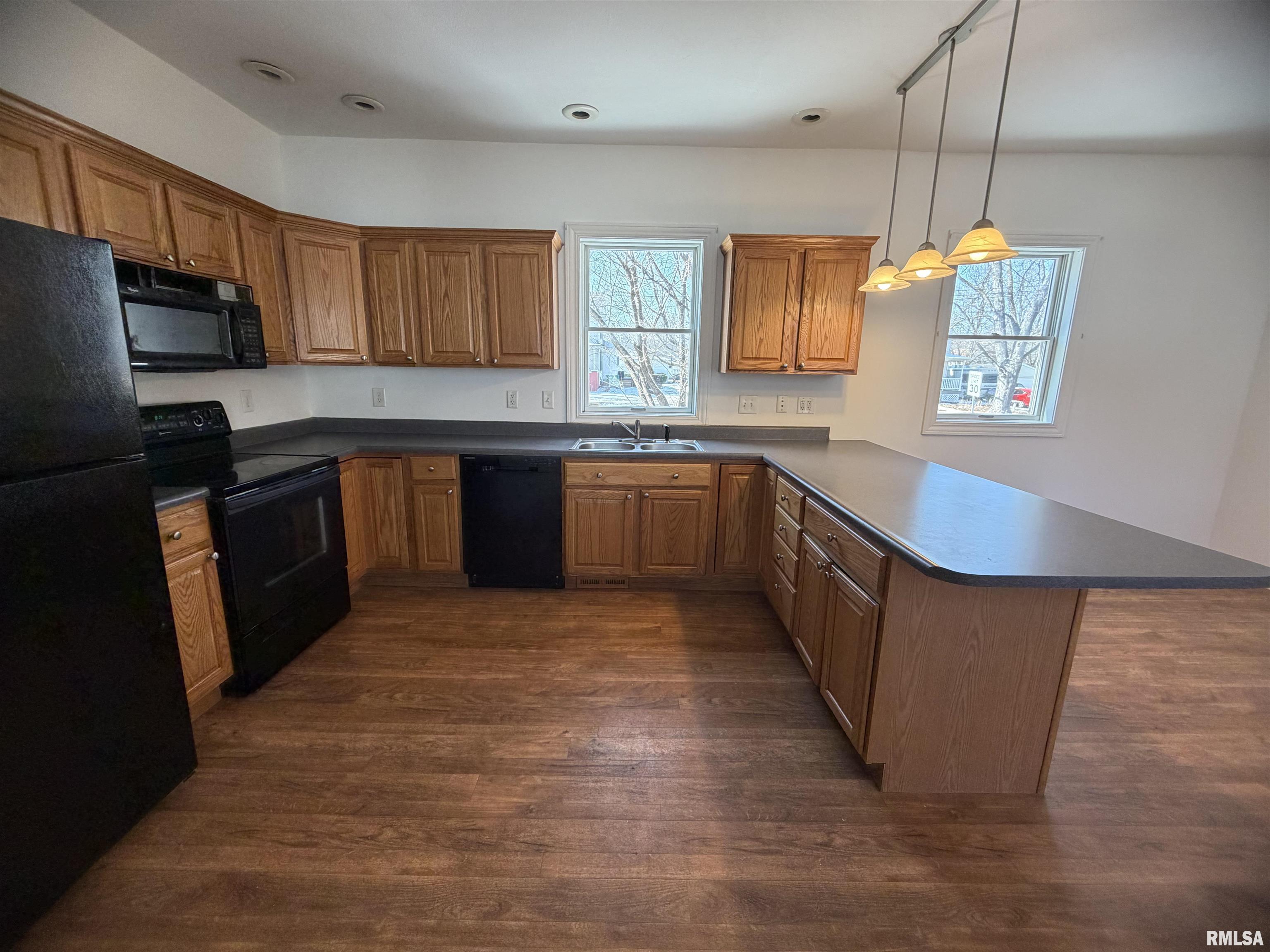 121 East Court Street Farmington, IL 61531 - Photo 10 of 19