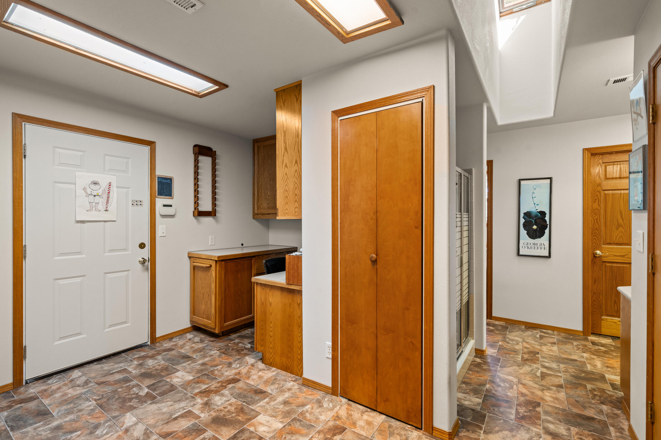 9302 Yank Gulch Road Talent, OR 97540 - Photo 24 of 37 a view of an entryway with a livingroom
