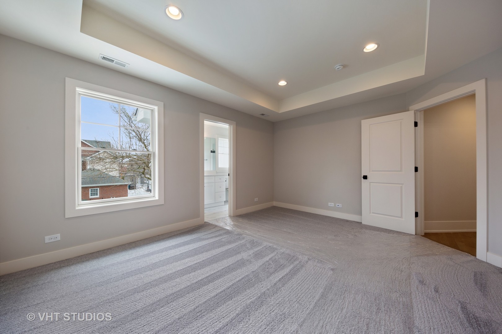 469 South Sunnyside Avenue Elmhurst, IL 60126 - Photo 25 of 37 a view of an empty room with a window