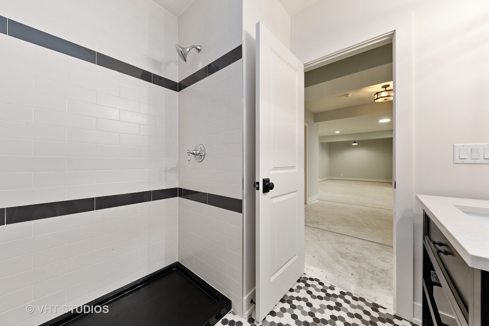 469 South Sunnyside Avenue Elmhurst, IL 60126 - Photo 27 of 37 a view of a hallway with a elevator