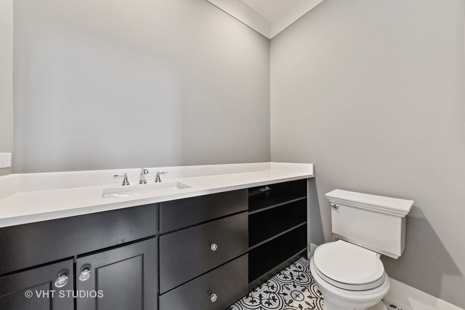 469 South Sunnyside Avenue Elmhurst, IL 60126 - Photo 33 of 37 a bathroom with a toilet a sink and mirror