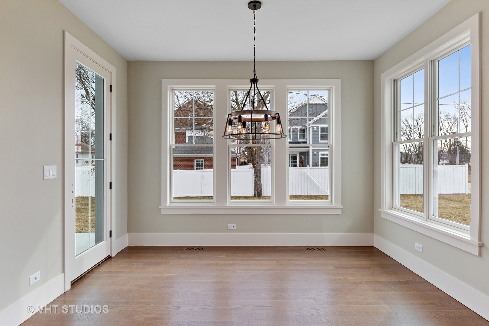 469 South Sunnyside Avenue Elmhurst, IL 60126 - Photo 9 of 37 a view of an empty room with a window