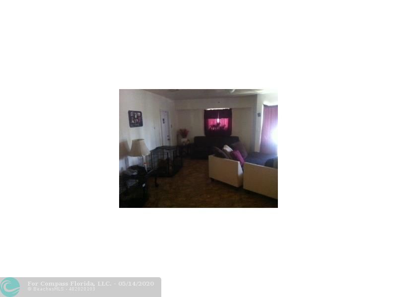 240 Northeast 27th Street Pompano Beach, FL 33064 - Photo 11 of 17 Living Room