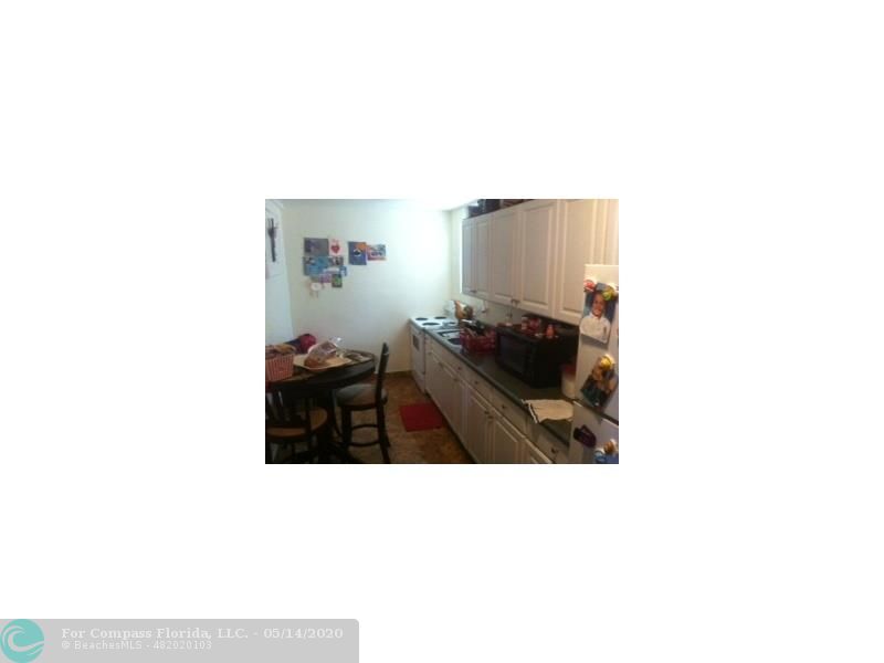 240 Northeast 27th Street Pompano Beach, FL 33064 - Photo 14 of 17 Kitchen