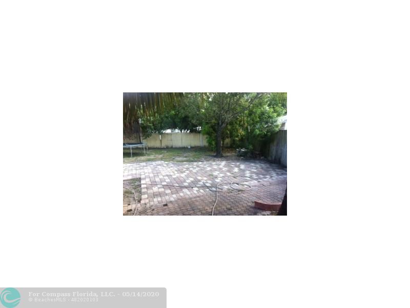 240 Northeast 27th Street Pompano Beach, FL 33064 - Photo 17 of 17 Yard/Garden
