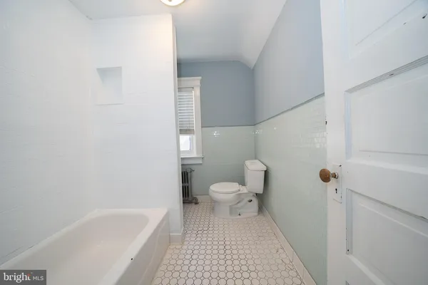 $2,800 | 709 East 20th Street, Chester, PA 19013