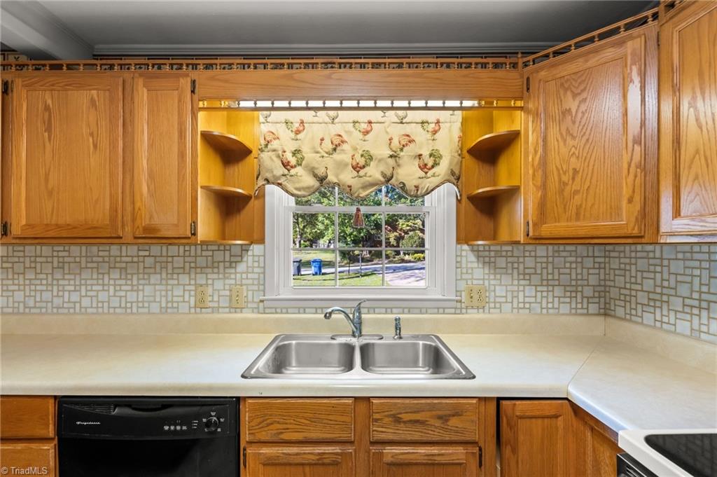 718 Corjon Road Kernersville, NC 27284 - Photo 9 of 39 Gallery Image 9